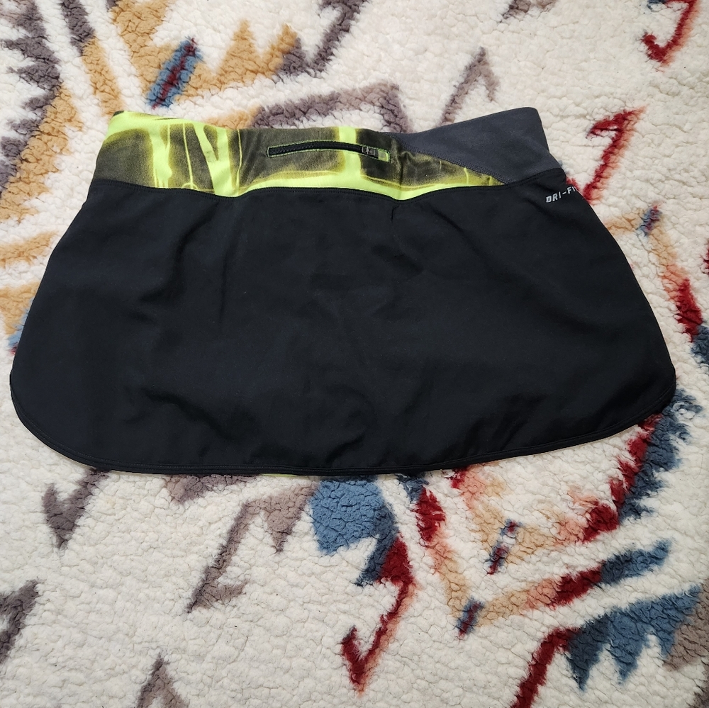 Nike - M Skirt with built-in shorts - Picture 2 of 4